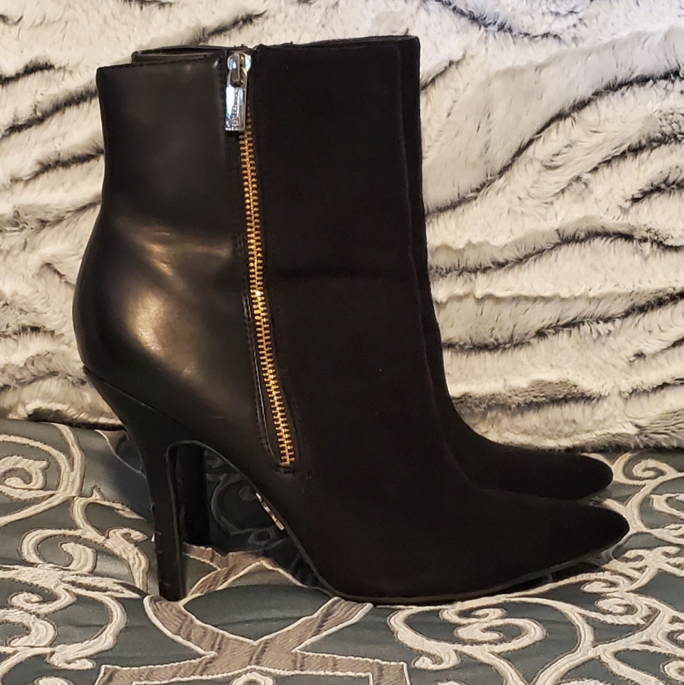 Jennifer Lopez Black bootie - Picture 3 of 10